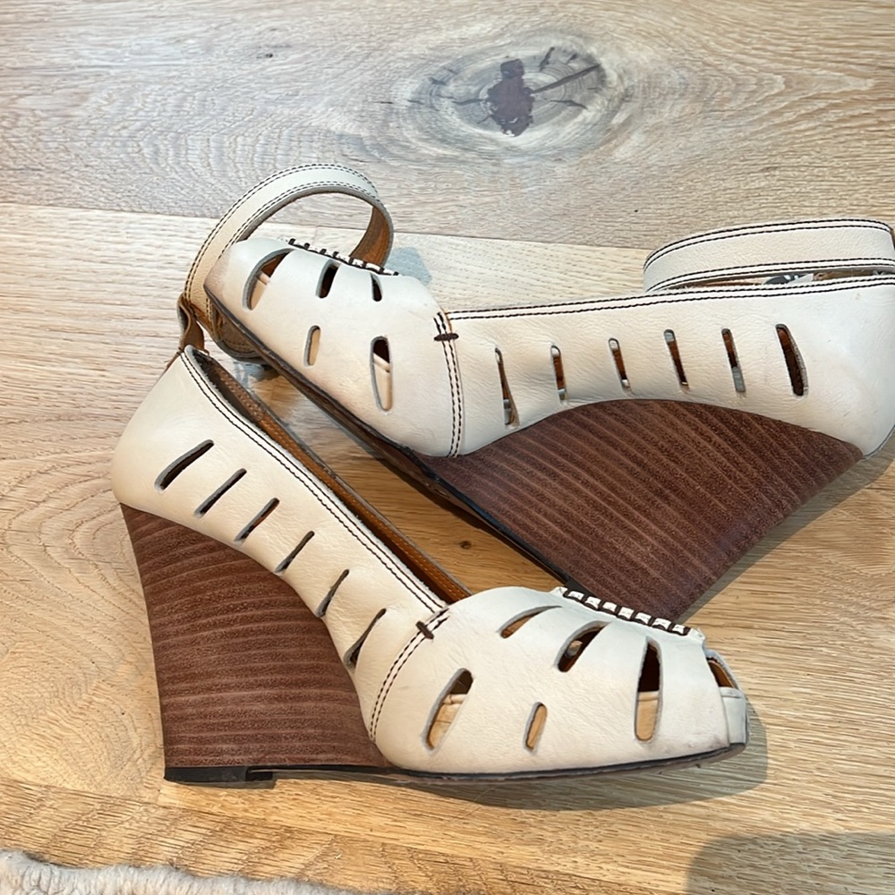 FRYE Women’s Cream Ankle-Strap Peep-Toe Sandals - Picture 5 of 11